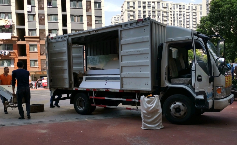 搬家货车配备几个工人比较合适